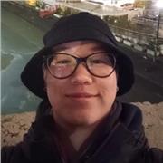 Doy clases de idiomas. Tengo un nivel intermedio de B2 de inglés y también nivel intermedio de B2 de chino mandarín